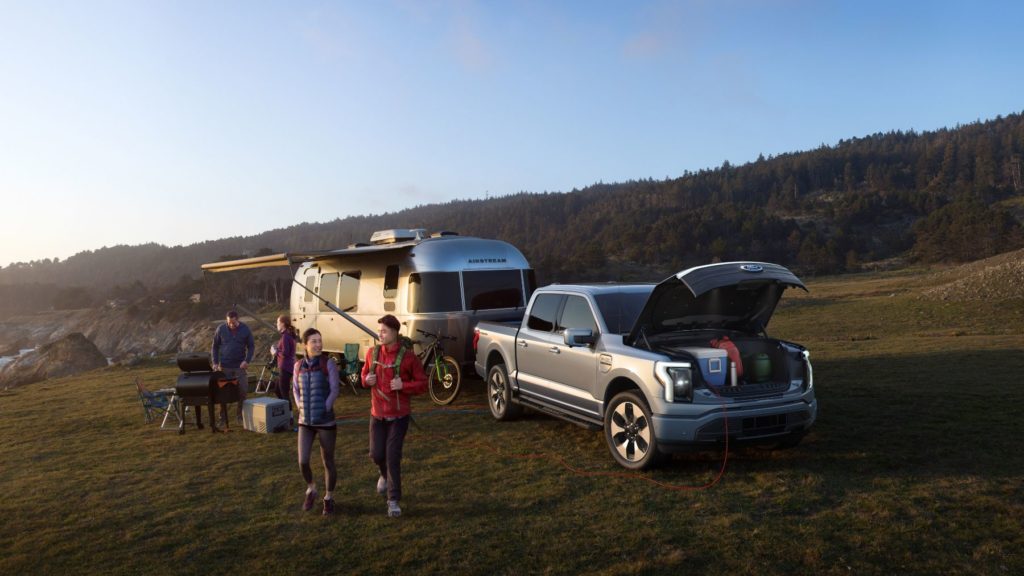 2022 Ford F-150 Lightning Platinum. 