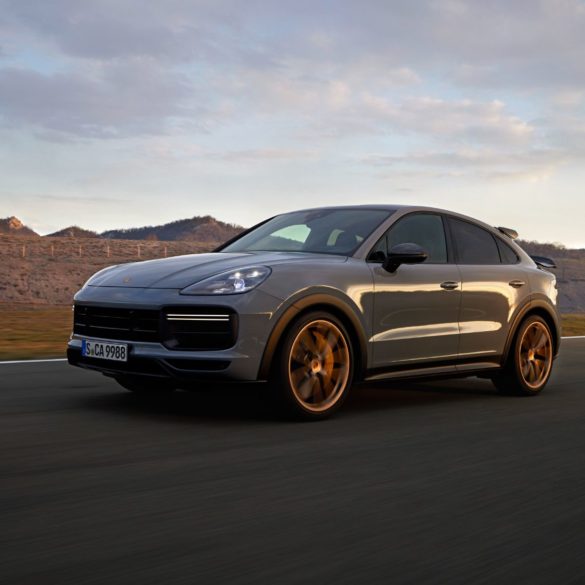 2022 Porsche Cayenne Turbo GT 1