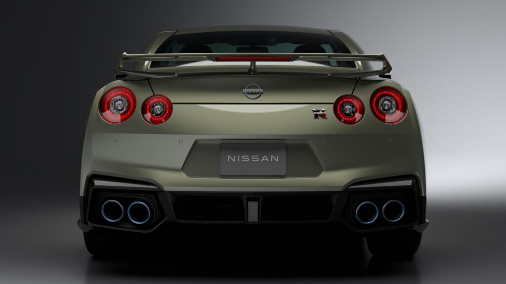 2024 Nissan GT R 14