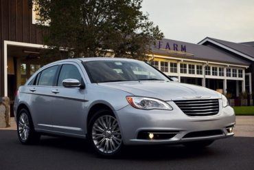 Chrysler 200 Front View