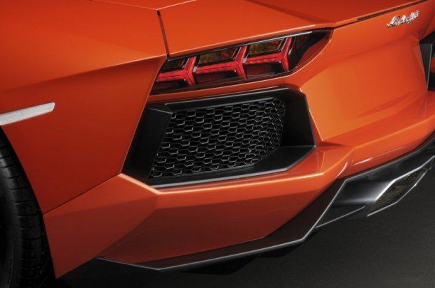 Lamborghini Aventador LP-700-4 rear vent