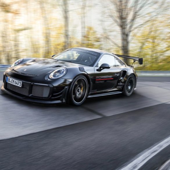 Porsche 911 GT2 RS Manthey Racing